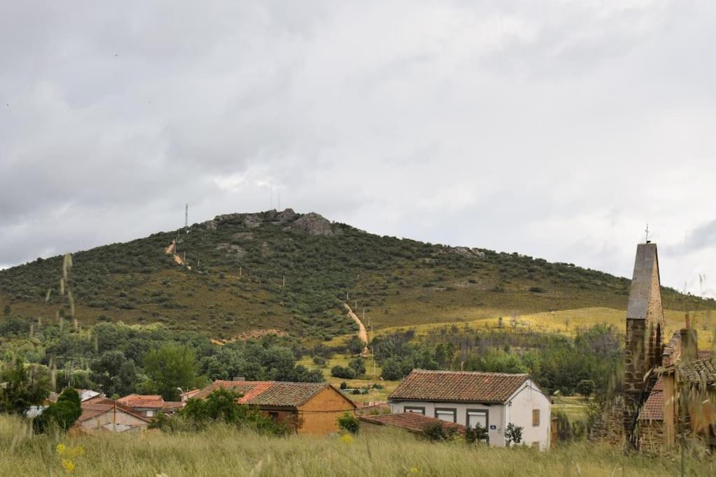 Casa Rural Tozolosolobos Otero de Bodos Extérieur photo